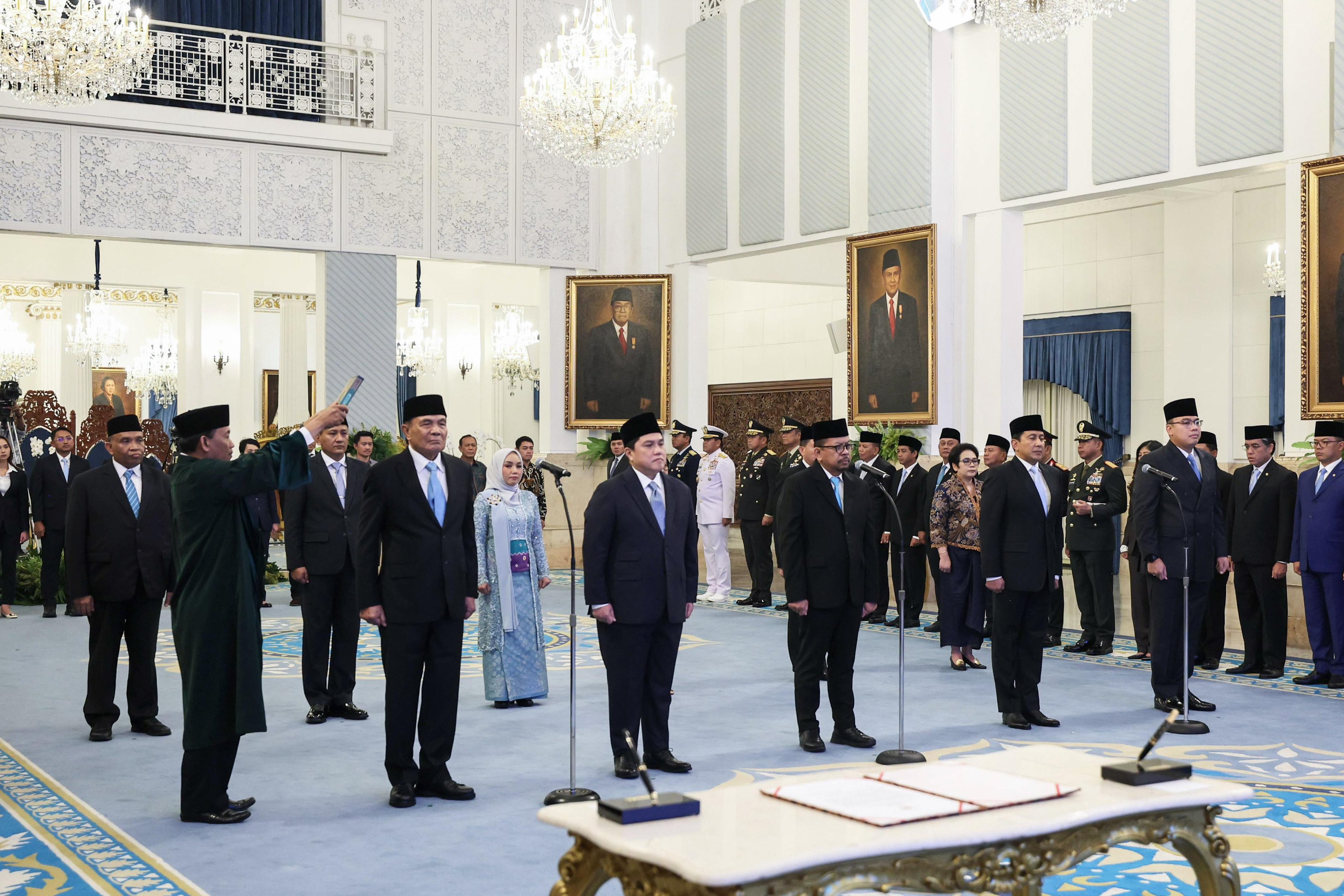 Presiden RI Prabowo Subianto kembali merombak susunan Kabinet Merah Putih dengan melantik 11 pejabat negara di Istana Kepresidenan, Rabu (17/9). (X@Prabowo)